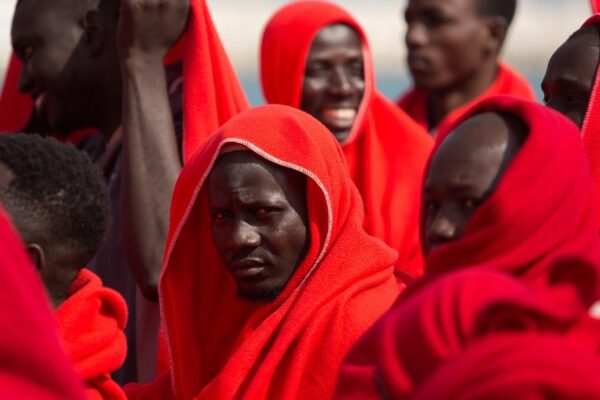 Europa reforma migratoria: más deportaciones, menos asilo y campos