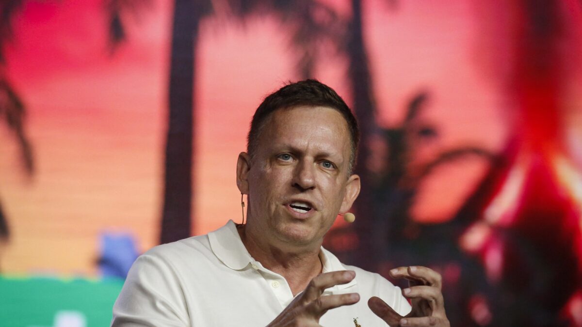 Descubren el club secreto de Peter Thiel y su red de poder global