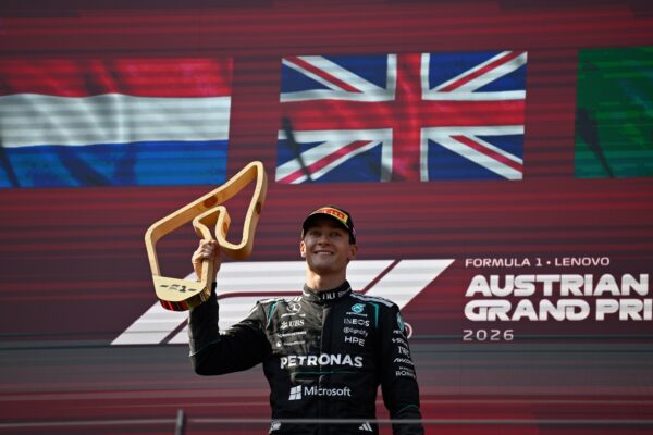 Russell vence en Austria y anuncia no se rinde en la pelea por el título