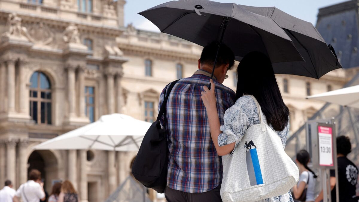Francia sufre ola de calor: colegios cerrados y crisis energética