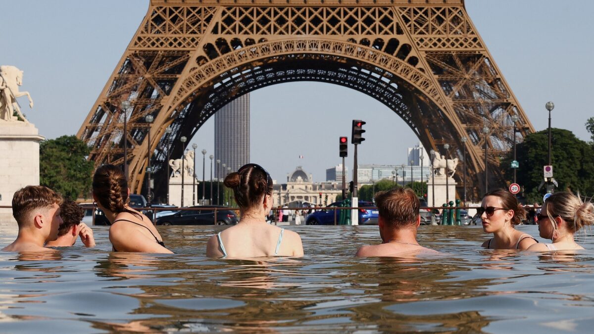 Francia enfrenta calor récord con 40 muertos y cierre de Torre Eiffel
