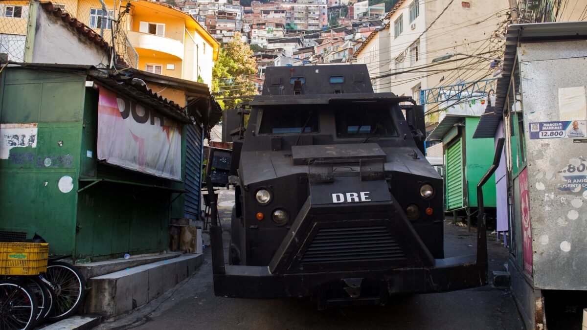 Turistas atrapados en mirador de favela durante operativo policial en Río