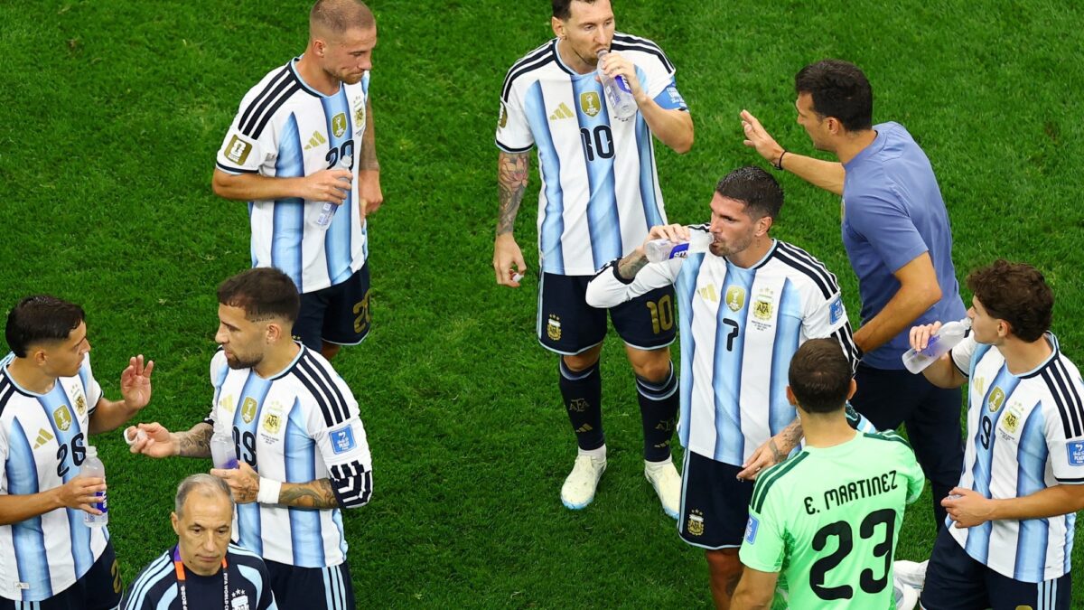 Infantino defiende pausas de hidratación y niega motivos comerciales