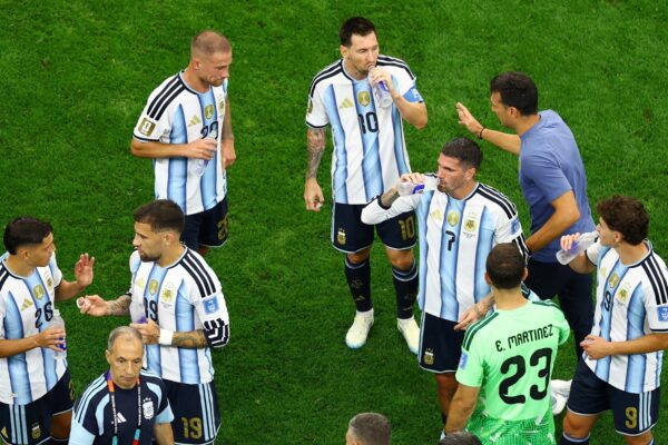 Infantino defiende pausas de hidratación y niega motivos comerciales