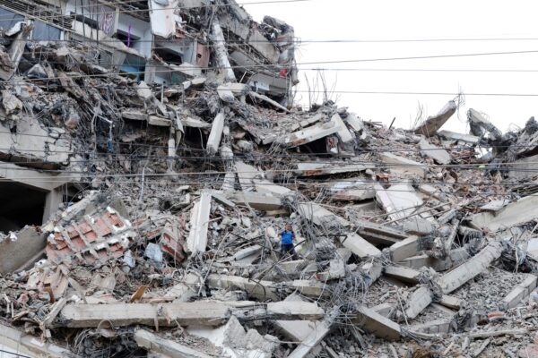 Trump promete ayuda militar logística para Venezuela tras terremotos
