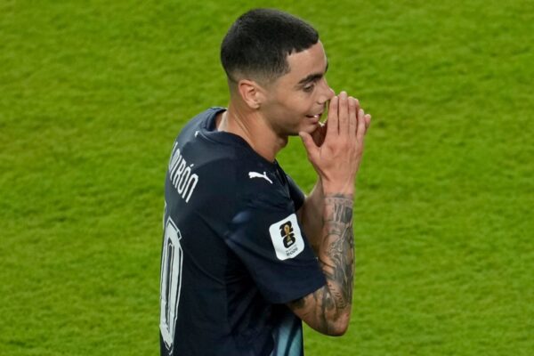 Expulsión histórica: Almirón vio roja por taparse la boca en Mundial 2026
