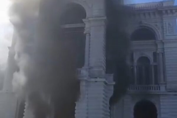 Incidentes con cooperativistas en acceso a la municipalidad de La Plata