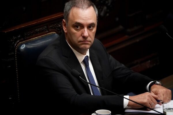 PRO exige salida de Adorni: "No más en el cargo"
