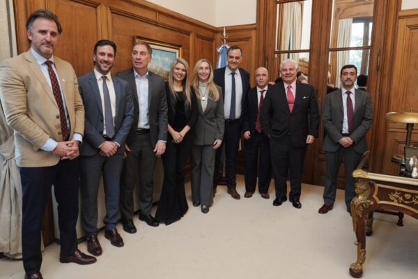 Karina Milei supervisa chat de senadores tras desplante de Bullrich