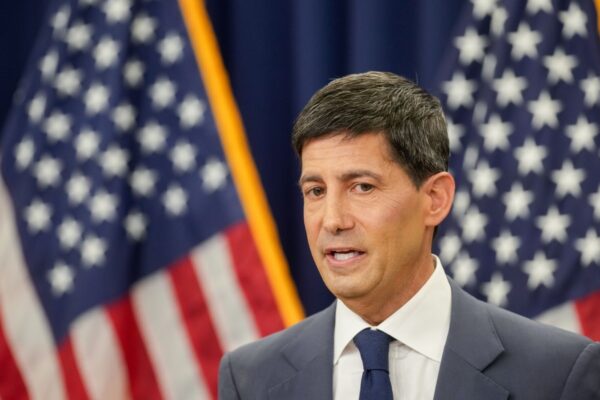 Fed mantiene tasas, pero debate sobre subida en 2026 divide al comité