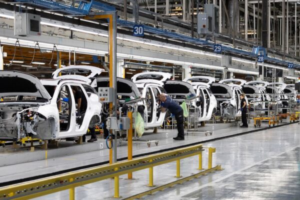 Industria lidera aumento del desempleo en Argentina