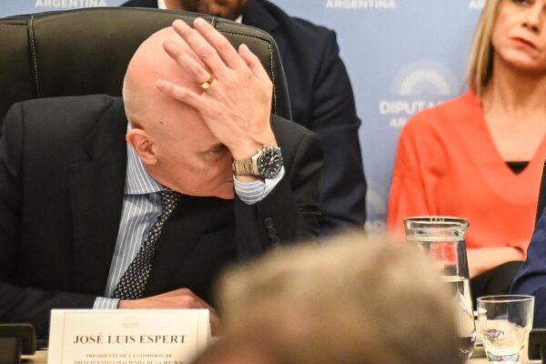 Espert enfrenta indagatoria por lavado vinculado a Machado