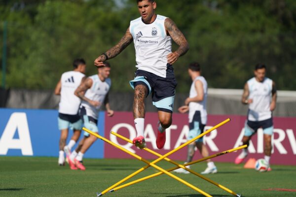 Selección Argentina entrenó en preparación al Mundial 2026: Cuti Romero regresa y dudas en once