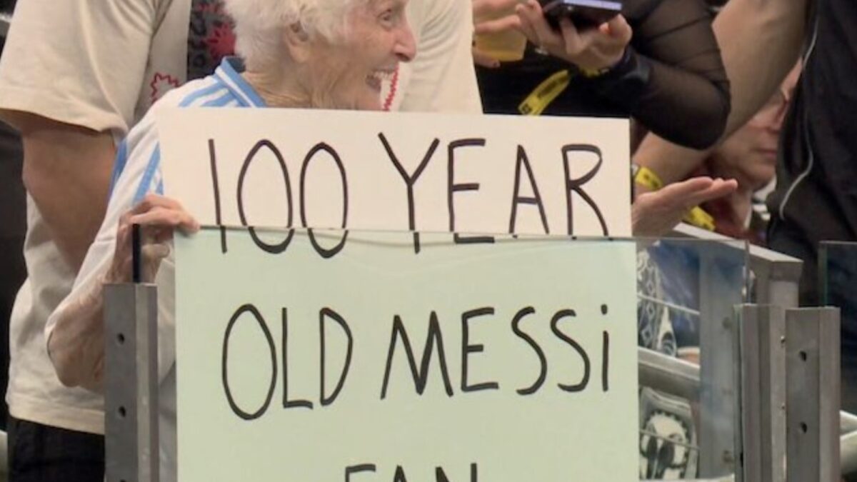 Abuela de 100 años, fanática de Messi, se volvió viral en partido de Argentina