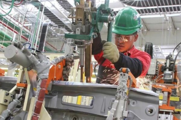 Industria autopartista retrocede 9% en 2026 tras perder 4.100 empleos en 2025