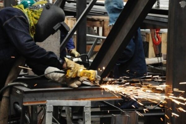 Inversión cae 11,6% en primer trimestre: tres factores explican la baja