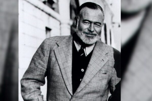 Hemingway y su frase sobre callar: una lección de madurez y prudencia