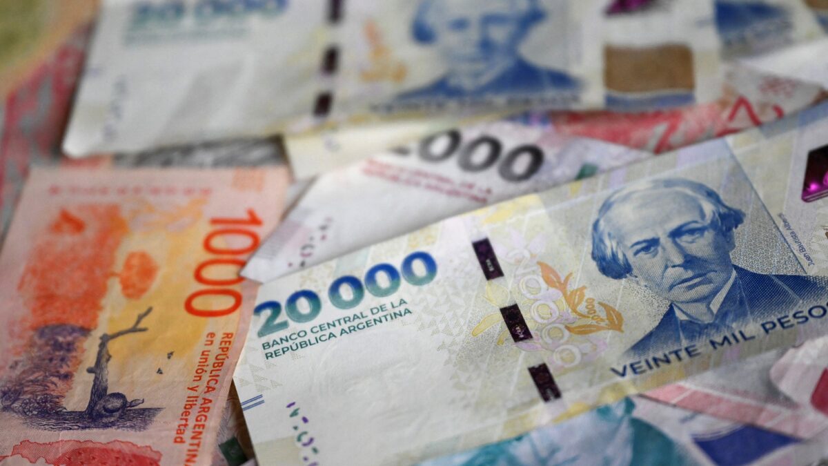 Dólar subió y borró ganancias del carry trade en junio