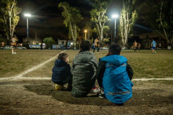 Lanús celebró la inauguración de la nueva iluminación de la cancha histórica del Club 1° de Mayo