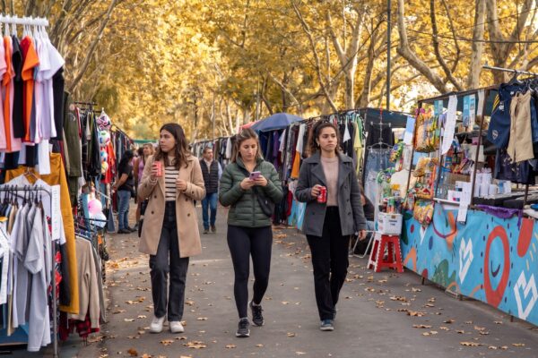 Lanús: municipio organizará paseo de compras 25 de mayo