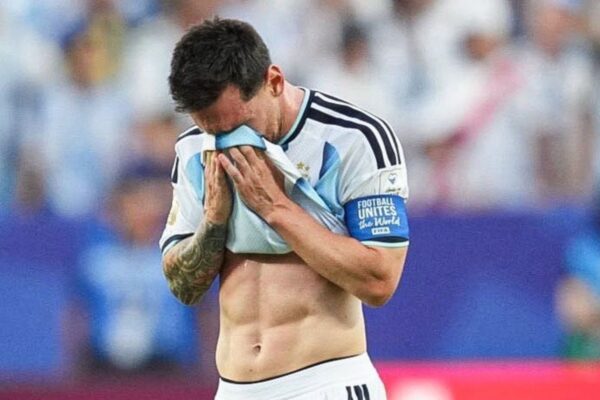 Las lágrimas de Messi: un ritual de amor y desgarramiento