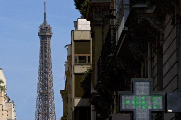 Morgues y funerarias de París saturadas por ola de calor; 15.000 muertos en riesgo