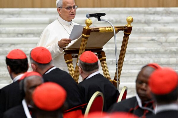 Papa Leo XIV inicia Consistorio: pide franqueza y lealtad a cardenales