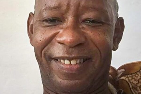 Manuel Cuesta Morua liberado en Cuba, golpeado y silencioso