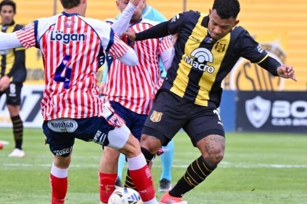 Los Andes perdió invicto con dos expulsiones, penal fallado y derrota ante Deportivo Madryn