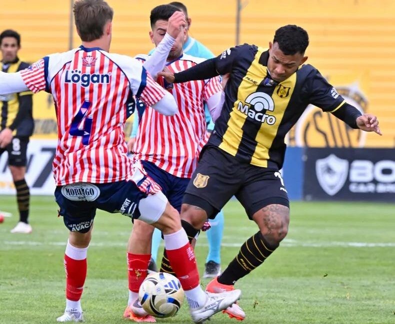 Los Andes perdió invicto con dos expulsiones, penal fallado y derrota ante Deportivo Madryn