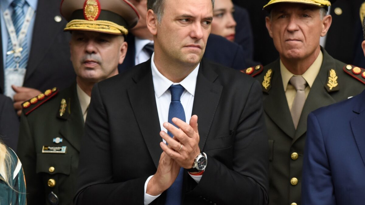 Audio judicial revela presuntas coordinaciones de Adorni con testigos