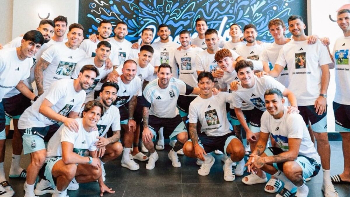 Selección Argentina celebró cumpleaños de Messi con regalo sorpresa