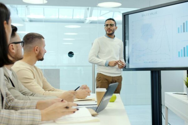 No basta trabajar mucho: clave es la relación con el jefe