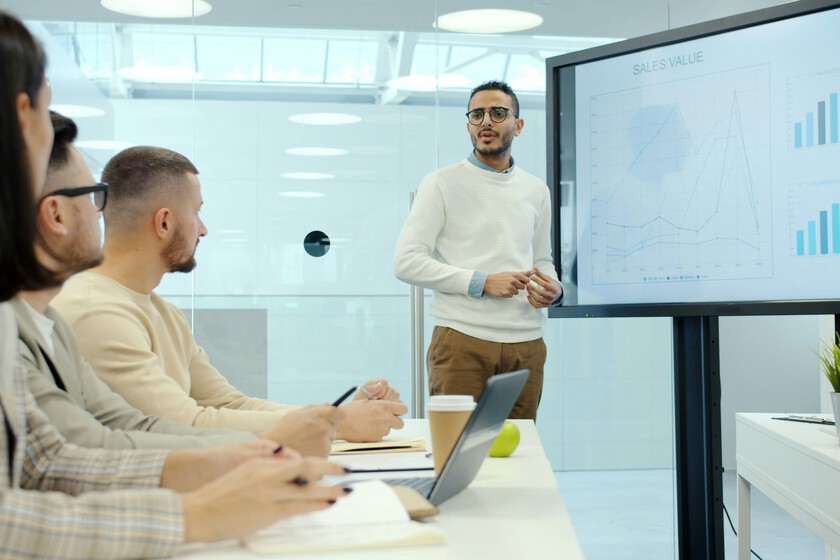 No basta trabajar mucho: clave es la relación con el jefe