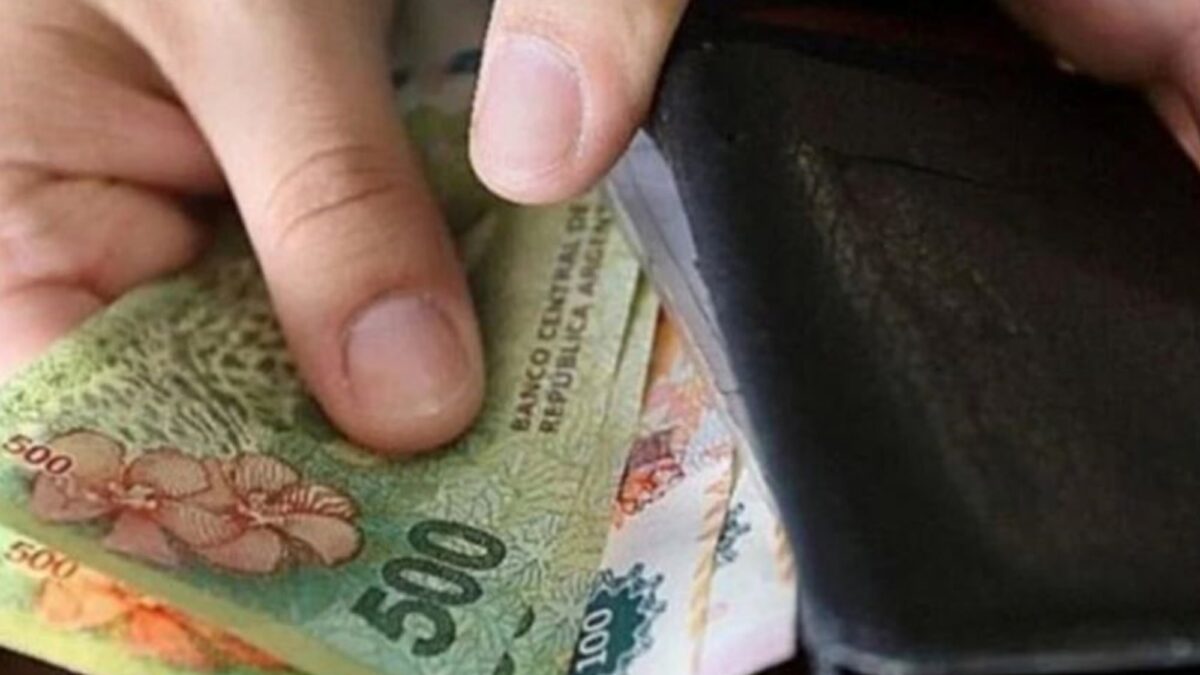 Salarios privados se mantuvieron al margen de la inflación, mientras los públicos quedaron atrás