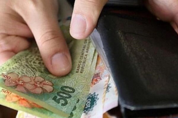 Salarios privados se mantuvieron al margen de la inflación, mientras los públicos quedaron atrás