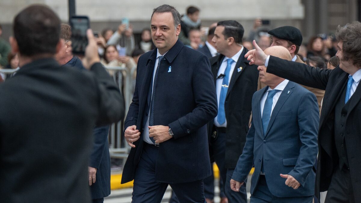 Manuel Adorni renuncia al Gabinete tras denuncias y investigaciones