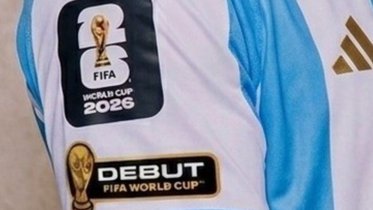 Messi y Dibu Martínez tendrán parches especiales en el Mundial