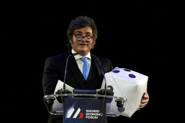 Milei vuelve a España en visita privada tras caso Adorni