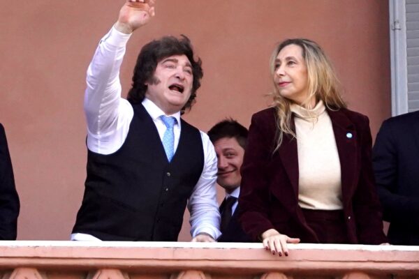 Milei actúa sin consultar a Karina: ¿nueva jefa de Gabinete?