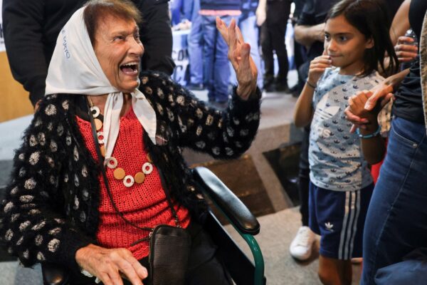 Murió Taty Almeida, líder de Madres de Plaza de Mayo Línea Fundadora