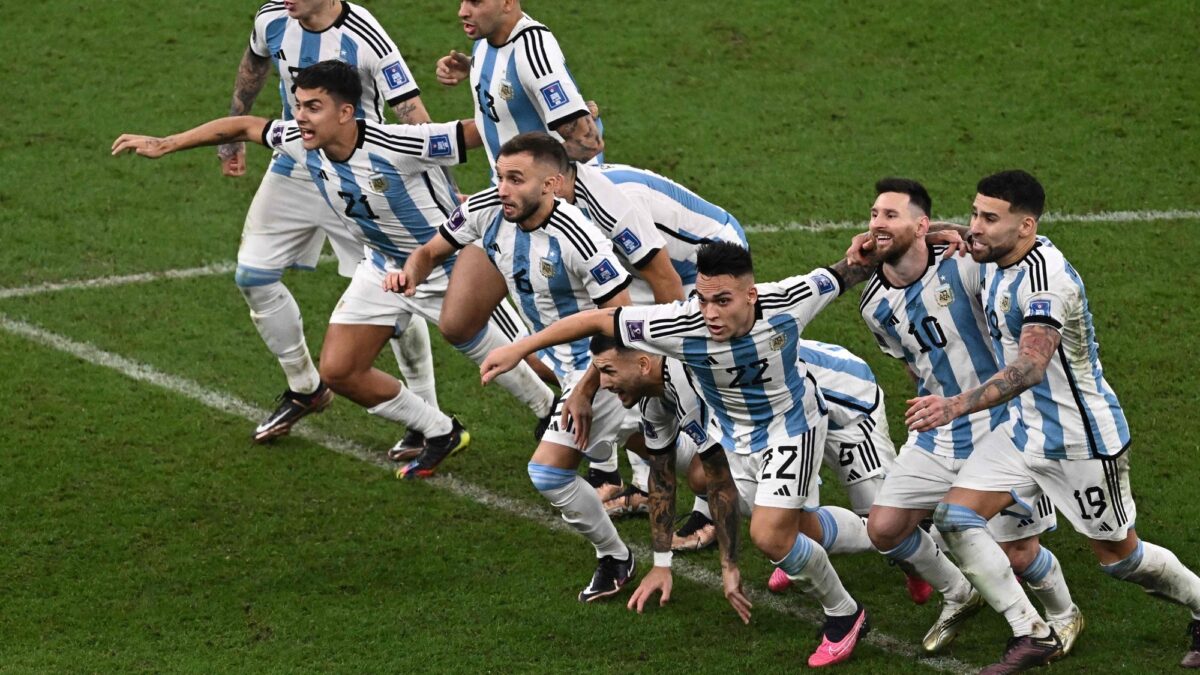 Nuevos libros recuerdan decepción en 1966 y euforia en Qatar 2022