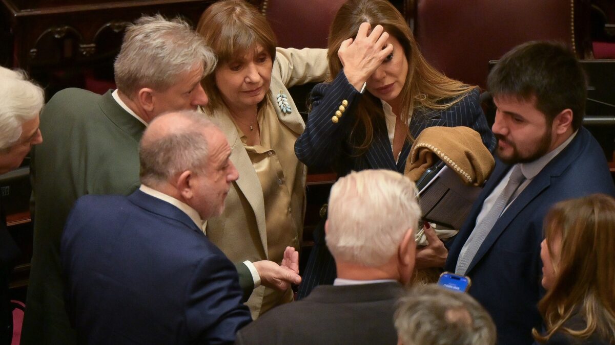 La Libertad Avanza dejó caer sesión en Senado para evitar ofensiva contra Adorni