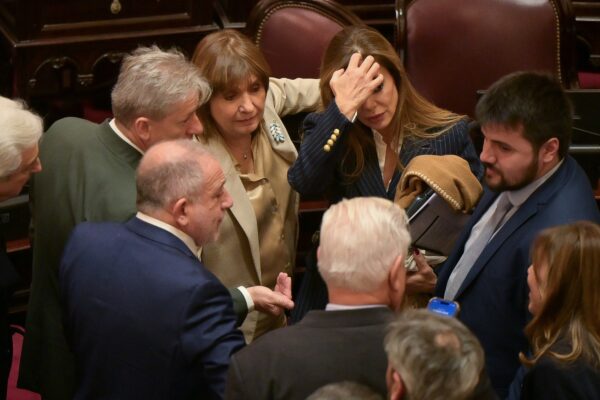 La Libertad Avanza dejó caer sesión en Senado para evitar ofensiva contra Adorni