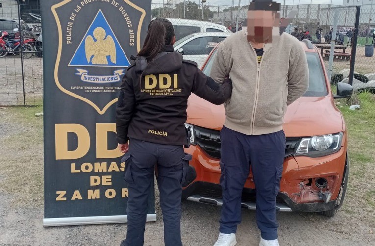 Hombre detenido tras choque contra vivienda en La Salada