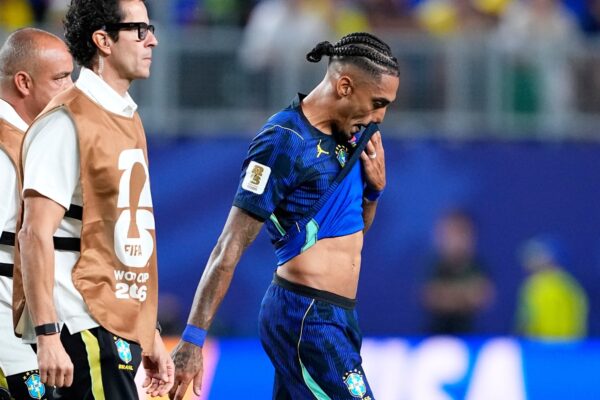 Raphinha se lesionó en la primera mitad: Brasil se preocupa por su futuro