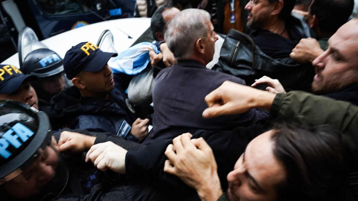 Grabois procesado y embargado por toma violenta del Instituto Perón