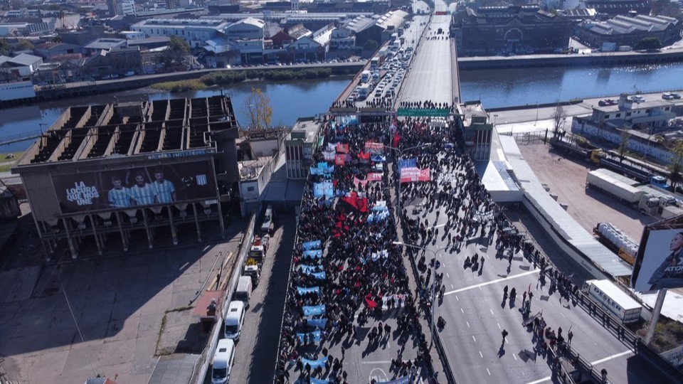 Puente Pueyrredón: Protestas sociales cortan acceso en homenaje a Kosteki y Santillán