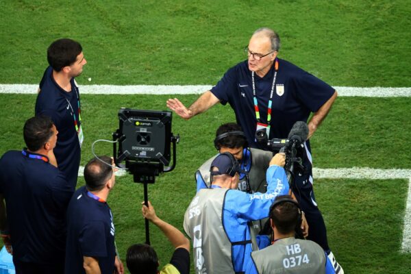 Bielsa expulsó tras la eliminación de Uruguay: la periodista reveló lo ocurrido antes del grito