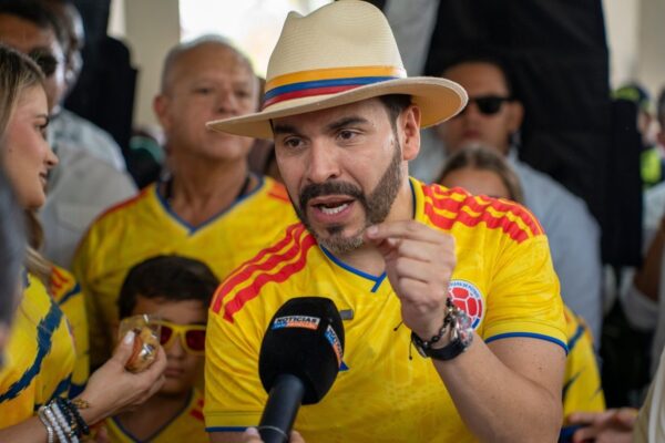 Abelardo De la Espriella, líder libertario, asume presidencia de Colombia